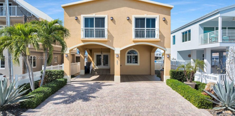 Casa en Tavernier, Florida 3 dormitorios, 246.93 m2 № 2033542
