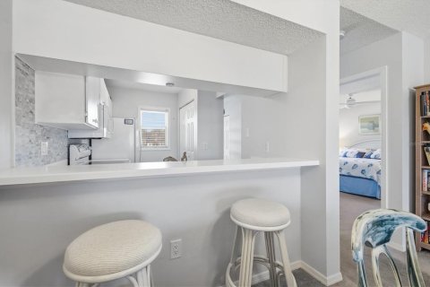 Condo in Venice, Florida, 2 bedrooms  № 2100655 - photo 13