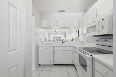 Condo in Venice, Florida, 2 bedrooms  № 2100655 - photo 15
