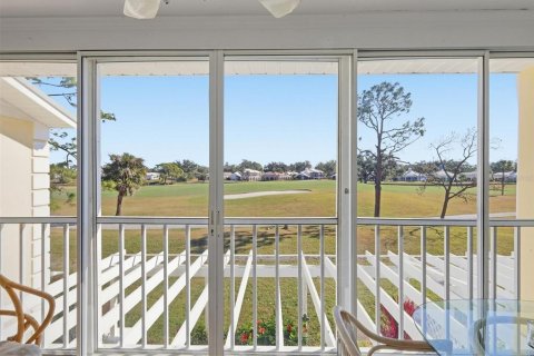 Condo in Venice, Florida, 2 bedrooms  № 2100655 - photo 10