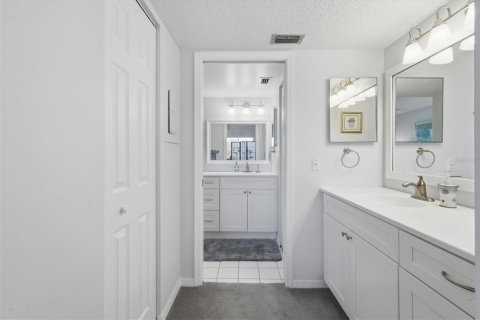 Condo in Venice, Florida, 2 bedrooms  № 2100655 - photo 19