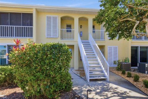 Condo in Venice, Florida, 2 bedrooms  № 2100655 - photo 28