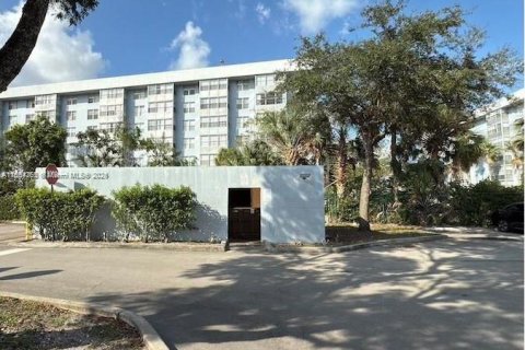Condominio en venta en Plantation, Florida, 1 dormitorio, 54.63 m2 № 1957677 - foto 2