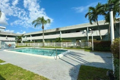 Condominio en venta en Plantation, Florida, 1 dormitorio, 54.63 m2 № 1957677 - foto 1