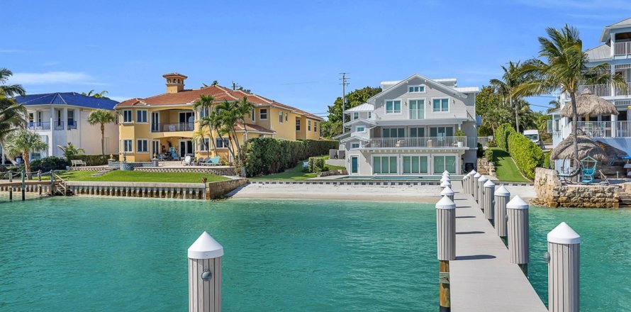 House in Jupiter, Florida 6 bedrooms, 448.07 sq.m. № 2169795