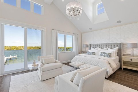 House in Jupiter, Florida 6 bedrooms, 448.07 sq.m. № 2169795 - photo 19