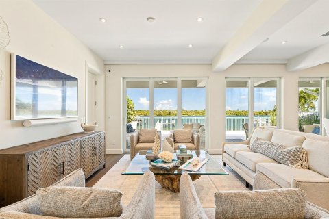House in Jupiter, Florida 6 bedrooms, 448.07 sq.m. № 2169795 - photo 7