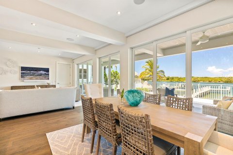 House in Jupiter, Florida 6 bedrooms, 448.07 sq.m. № 2169795 - photo 13