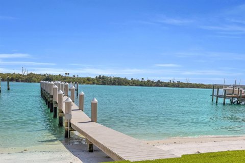 House in Jupiter, Florida 6 bedrooms, 448.07 sq.m. № 2169795 - photo 2