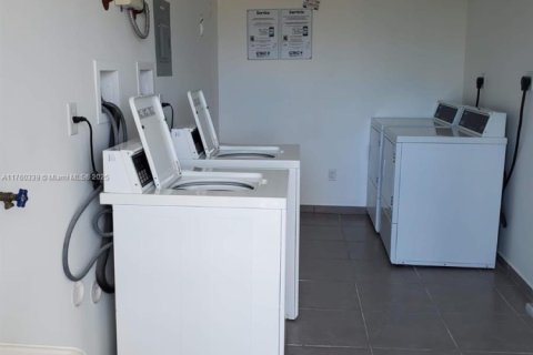 Condominio en alquiler en North Miami Beach, Florida, 2 dormitorios, 88.72 m2 № 1938075 - foto 9