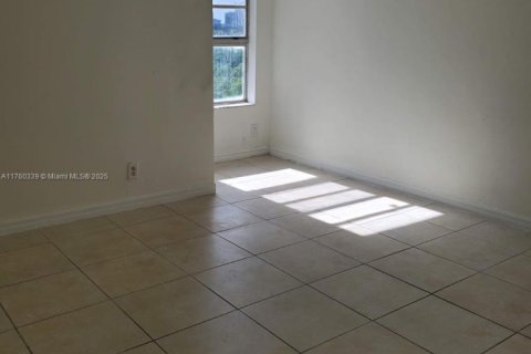 Condo in North Miami Beach, Florida, 2 bedrooms  № 1938075 - photo 6