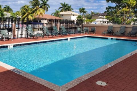 Condo in North Miami Beach, Florida, 2 bedrooms  № 1938075 - photo 10