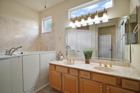 House in Summerfield, Florida 2 bedrooms, 153.66 sq.m. № 1884998 - photo 18