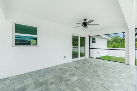 House in Port Charlotte, Florida 3 bedrooms, 136.01 sq.m. № 1747111 - photo 27