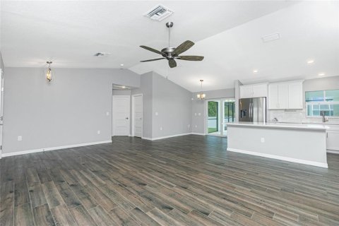 House in Port Charlotte, Florida 3 bedrooms, 136.01 sq.m. № 1747111 - photo 6