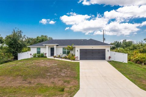 House in Port Charlotte, Florida 3 bedrooms, 136.01 sq.m. № 1747111 - photo 1