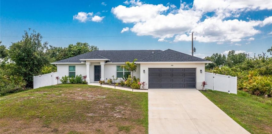 House in Port Charlotte, Florida 3 bedrooms, 136.01 sq.m. № 1747111