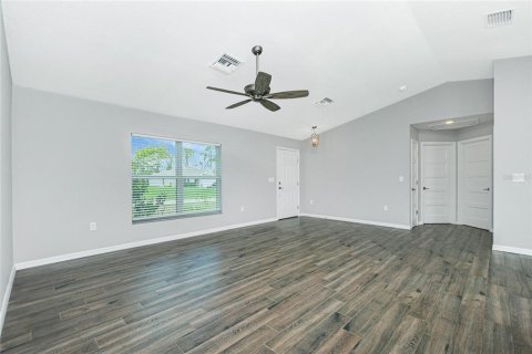 House in Port Charlotte, Florida 3 bedrooms, 136.01 sq.m. № 1747111 - photo 5