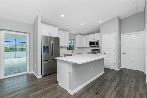 House in Port Charlotte, Florida 3 bedrooms, 136.01 sq.m. № 1747111 - photo 7