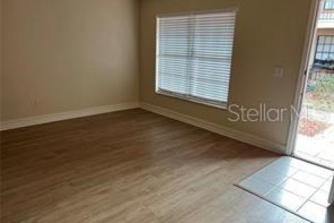 Condo in Land O' Lakes, Florida, 2 bedrooms  № 1548825 - photo 4