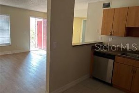 Condo in Land O' Lakes, Florida, 2 bedrooms  № 1548825 - photo 7