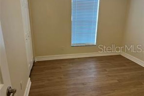 Condo in Land O' Lakes, Florida, 2 bedrooms  № 1548825 - photo 9