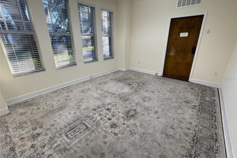 Immobilier commercial à louer à Tampa, Floride: 608.7 m2 № 1774095 - photo 13