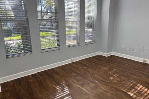 Immobilier commercial à louer à Tampa, Floride: 608.7 m2 № 1774095 - photo 17