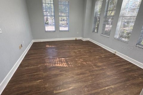 Immobilier commercial à louer à Tampa, Floride: 608.7 m2 № 1774095 - photo 18