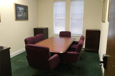 Immobilier commercial à louer à Tampa, Floride: 608.7 m2 № 1774095 - photo 12