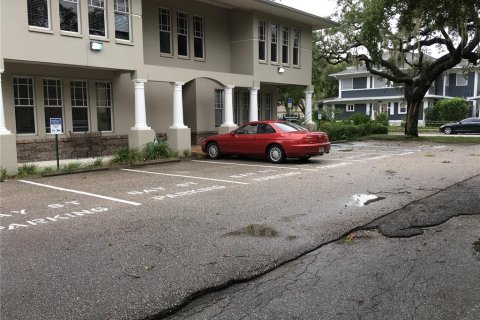 Immobilier commercial à louer à Tampa, Floride: 608.7 m2 № 1774095 - photo 3