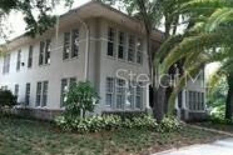 Immobilier commercial à louer à Tampa, Floride: 608.7 m2 № 1774095 - photo 1