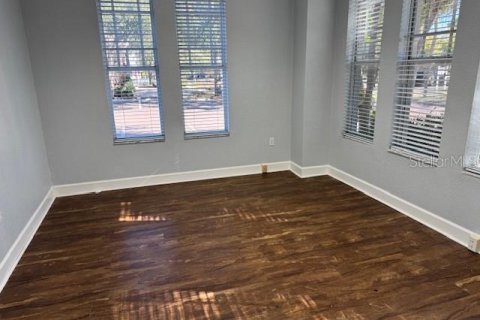 Immobilier commercial à louer à Tampa, Floride: 608.7 m2 № 1774095 - photo 16