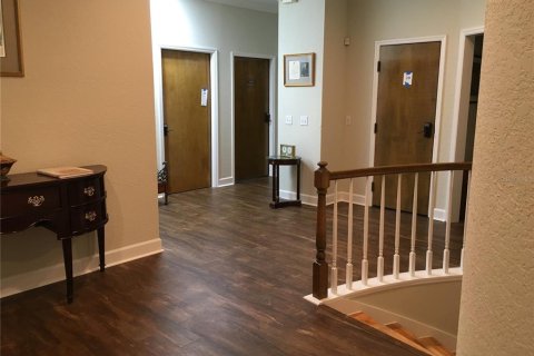Immobilier commercial à louer à Tampa, Floride: 608.7 m2 № 1774095 - photo 10