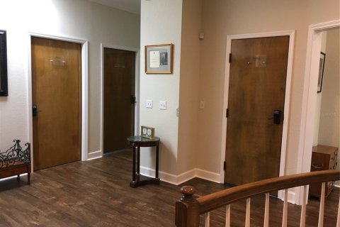 Immobilier commercial à louer à Tampa, Floride: 608.7 m2 № 1774095 - photo 11
