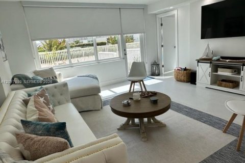 Copropriété à louer à Miami Beach, Floride: 2 chambres, 91.04 m2 № 2256498 - photo 20