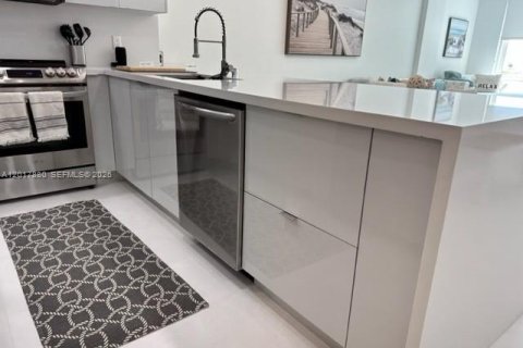 Copropriété à louer à Miami Beach, Floride: 2 chambres, 91.04 m2 № 2256498 - photo 26