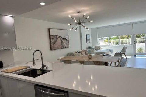 Copropriété à louer à Miami Beach, Floride: 2 chambres, 91.04 m2 № 2256498 - photo 28