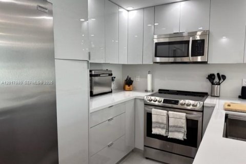 Copropriété à louer à Miami Beach, Floride: 2 chambres, 91.04 m2 № 2256498 - photo 27