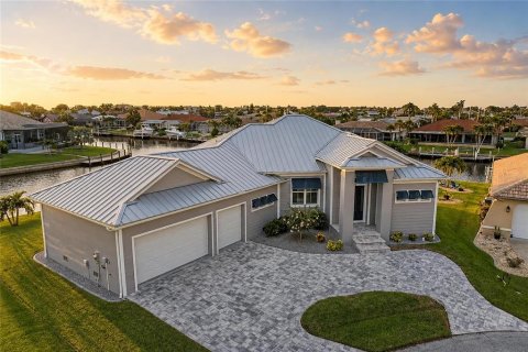 Villa ou maison à Punta Gorda, Floride 4 chambres, 234.58 m2 № 2114456