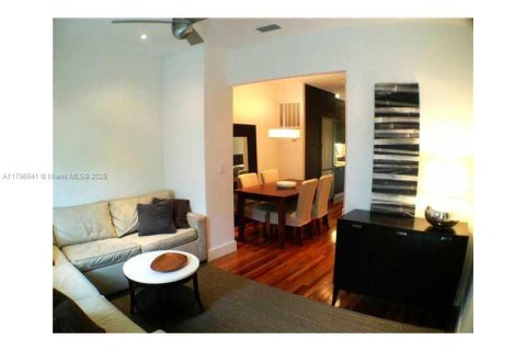 Apartamento en alquiler en Miami Beach, Florida, 1 dormitorio, 37.25 m2 № 2013639 - foto 3