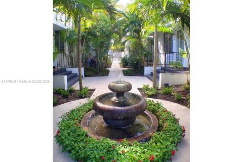 Apartamento en alquiler en Miami Beach, Florida, 1 dormitorio, 37.25 m2 № 2013639 - foto 2