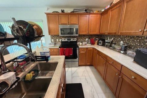Townhouse in Tampa, Florida 3 bedrooms, 157.66 sq.m. № 1875825 - photo 5