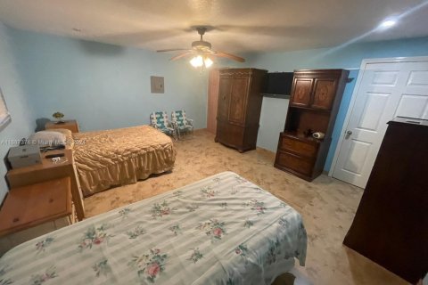 Propiedad comercial en venta en Palm Beach, Florida № 1936366 - foto 28