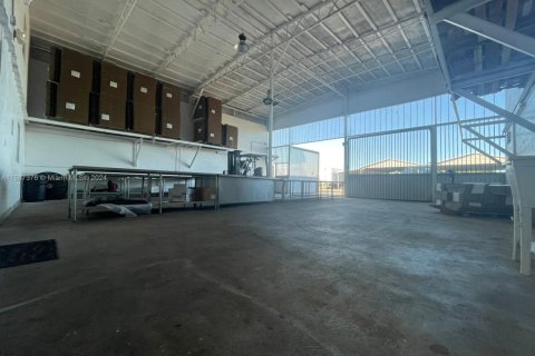 Propiedad comercial en venta en Palm Beach, Florida № 1936366 - foto 21