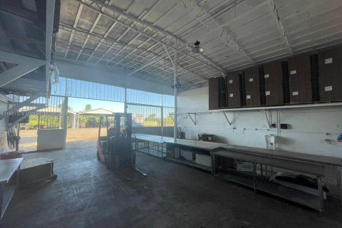 Propiedad comercial en venta en Palm Beach, Florida № 1936366 - foto 25