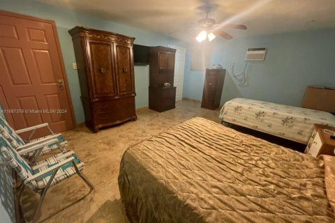 Propiedad comercial en venta en Palm Beach, Florida № 1936366 - foto 30