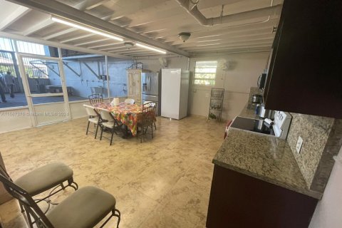 Propiedad comercial en venta en Palm Beach, Florida № 1936366 - foto 24