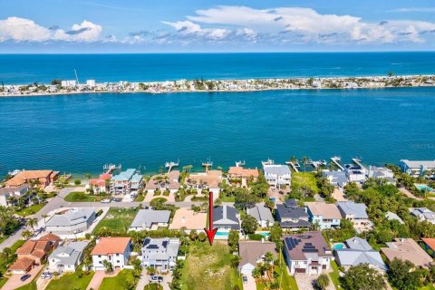 Land in Saint Petersburg, Florida № 1885640 - photo 1