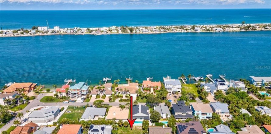 Land in Saint Petersburg, Florida № 1885640